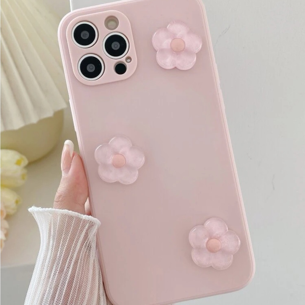 Trendy iPhone Case 📱